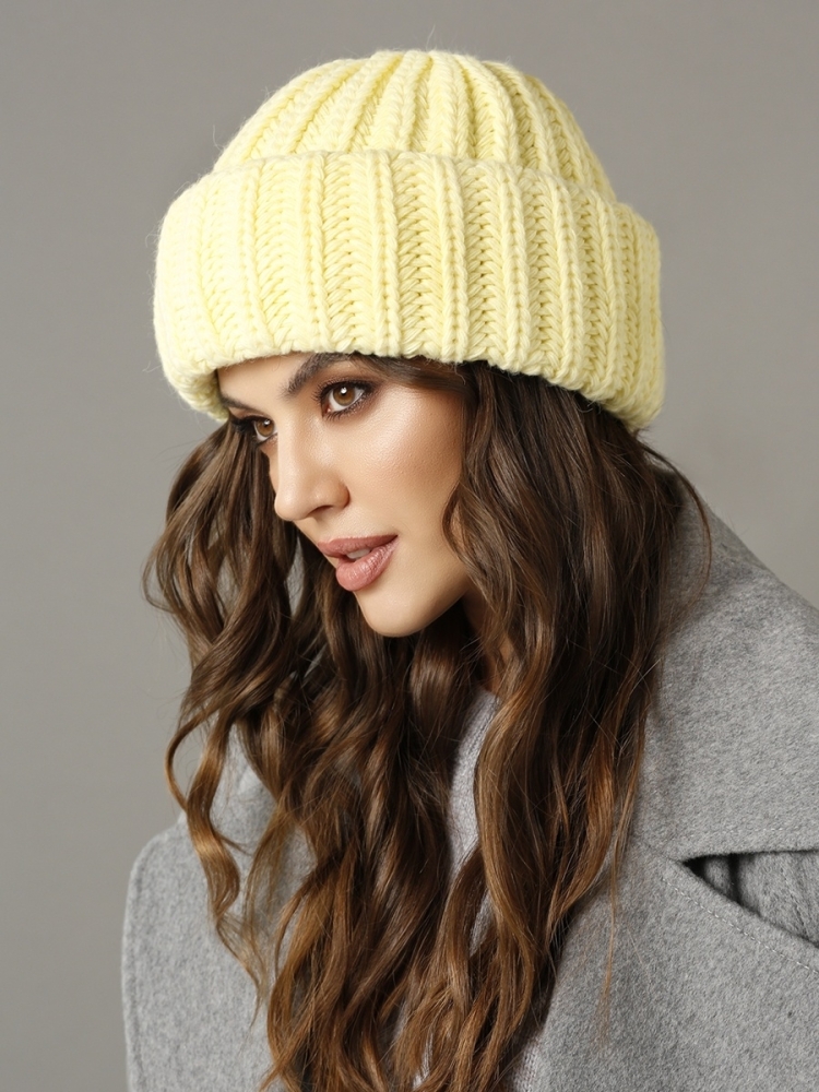 Шапка женская крупной вязки с отворотом