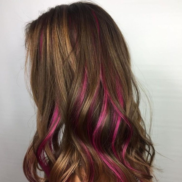 Мелирование с цветными прядями