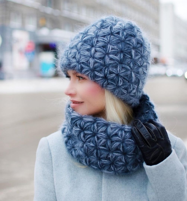 Вязаная шапка с отворотом