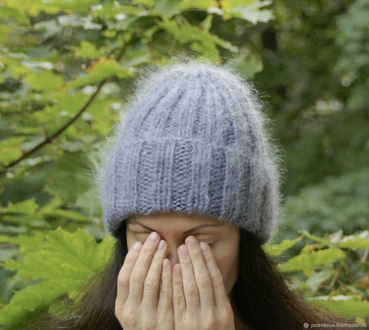 Вязаная шапка с отворотом
