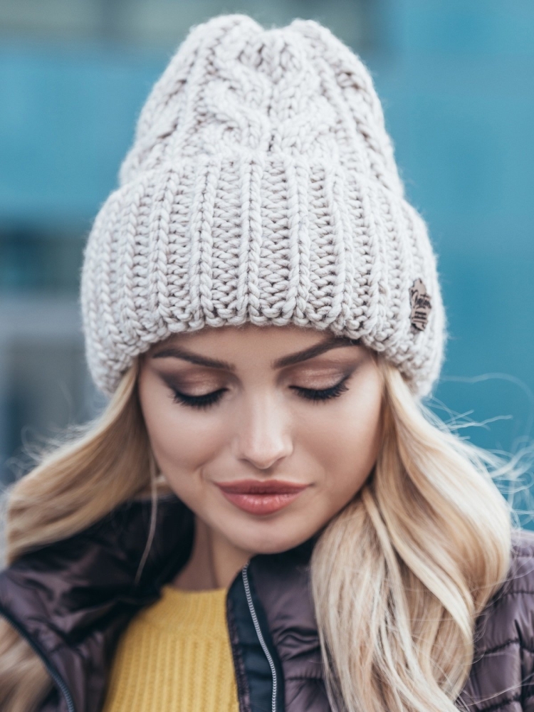 Шапки с отворотом женские