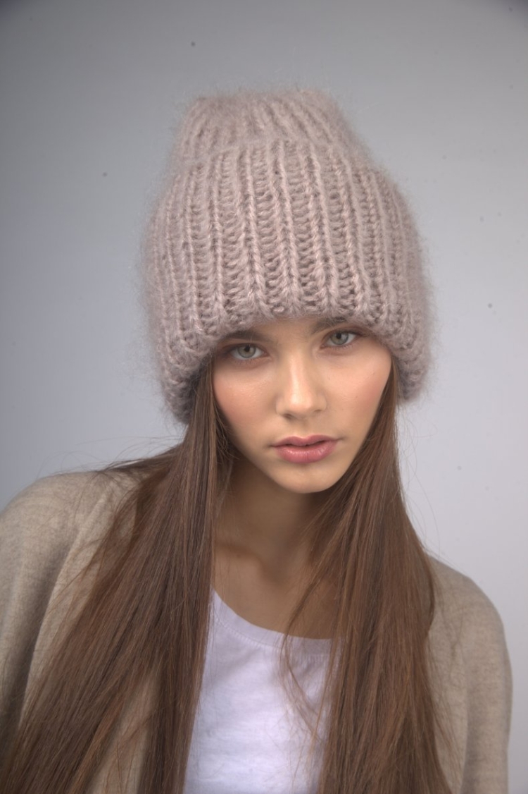 Вязаные шапки английской резинкой