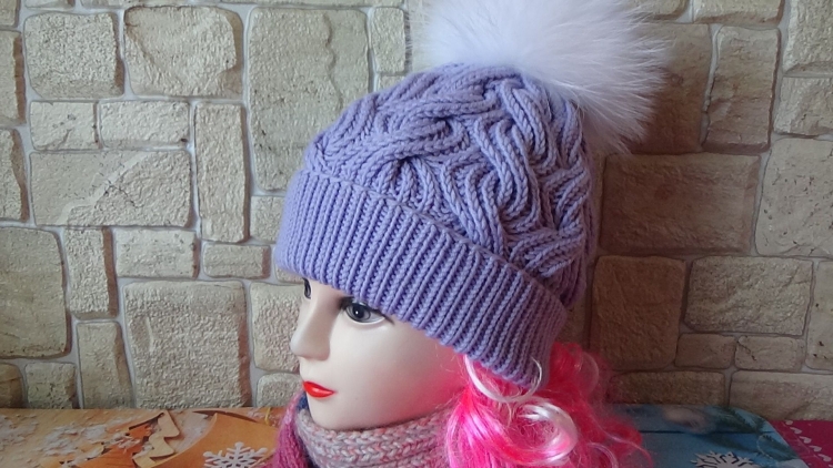 Шапка спицами для женщин с отворотом