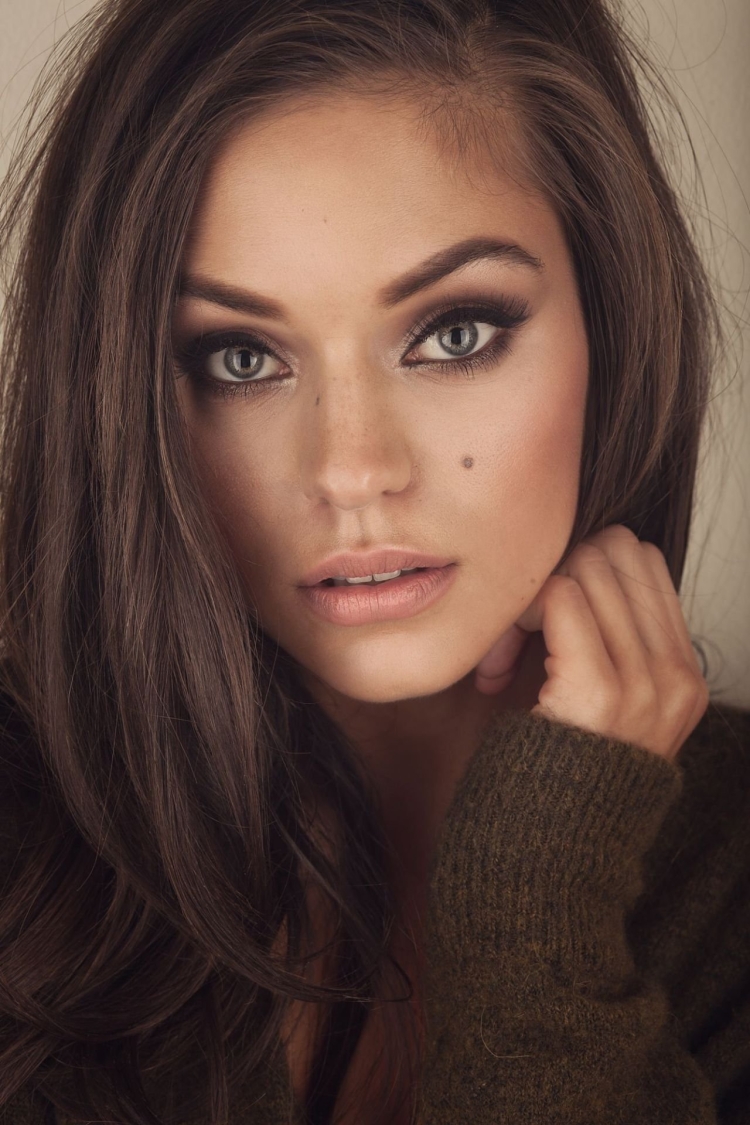 Шатенки со светлыми глазами