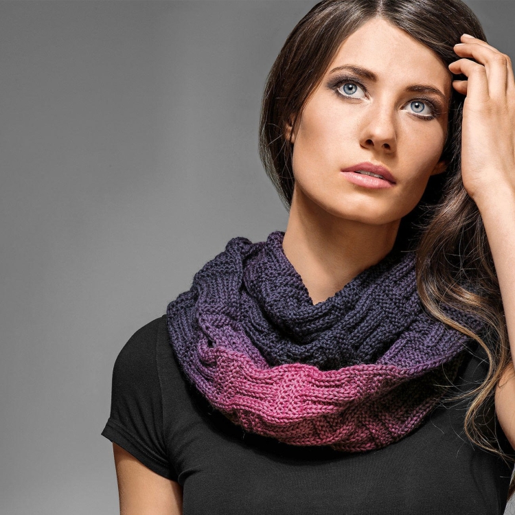 Женщина в шарфе