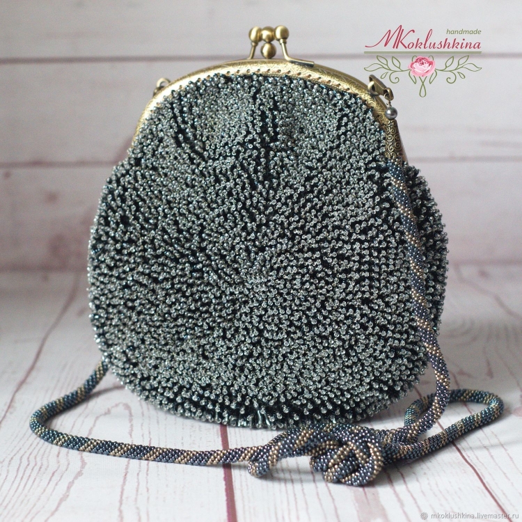 Сумка вязаная бисером