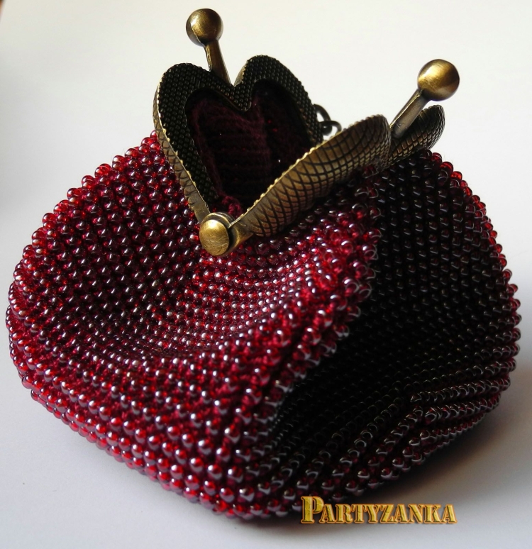 Вязаные бисером сумочки
