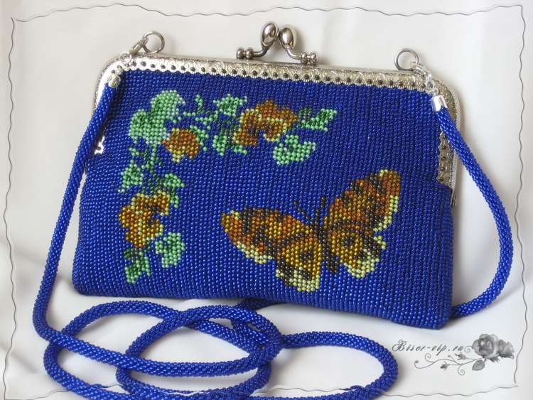 Сумка вязаная бисером