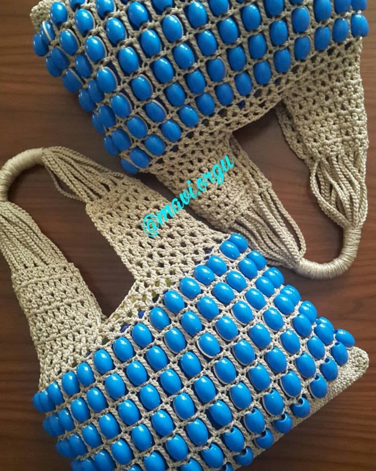 Вязаная сумка с бусинами