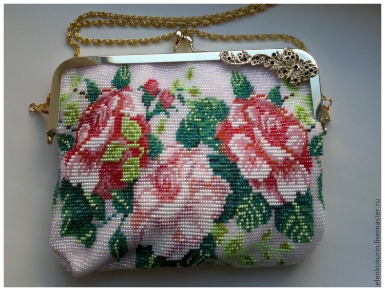Сумочка вышитая бисером