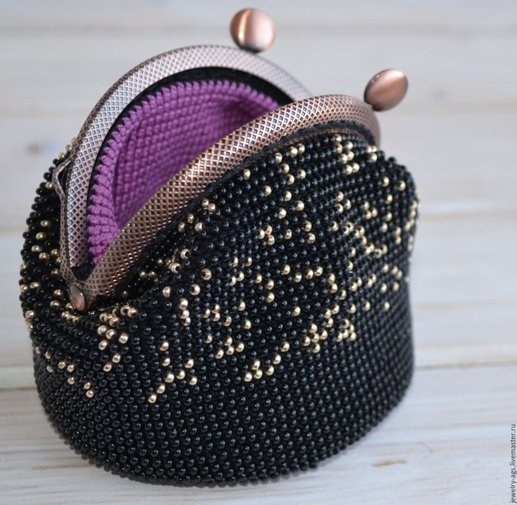 Вязаные бисером сумочки