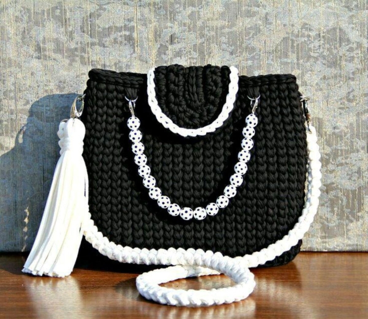 Вязаная сумка с бусинами