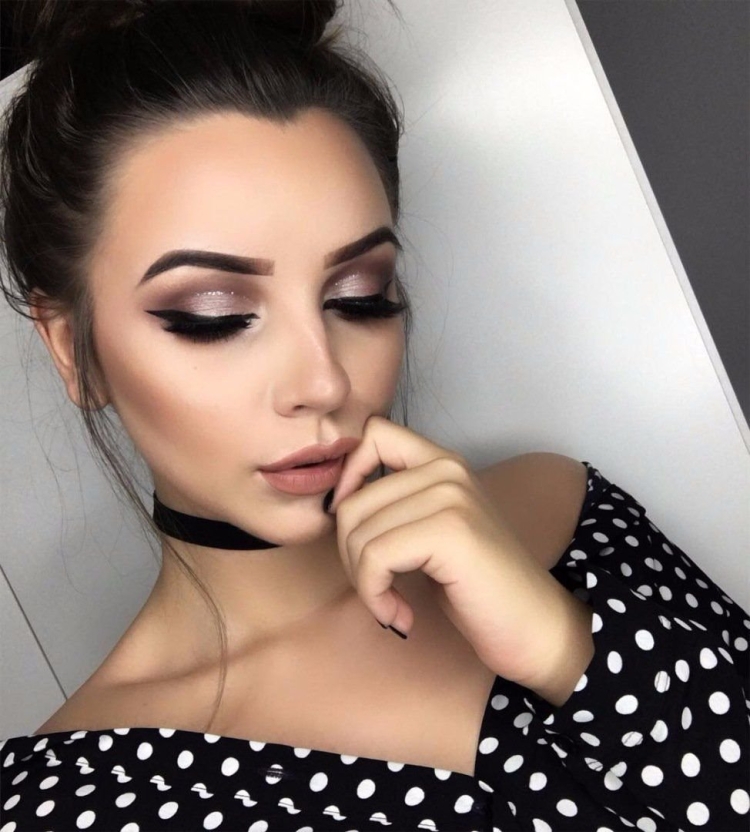 Вечерний макияж со стрелками