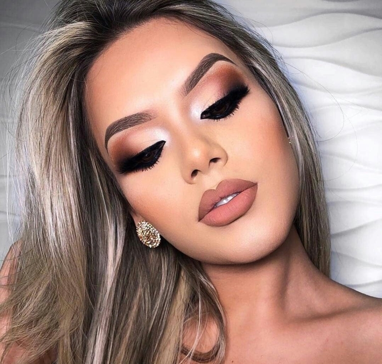 Вечерний гламурный макияж