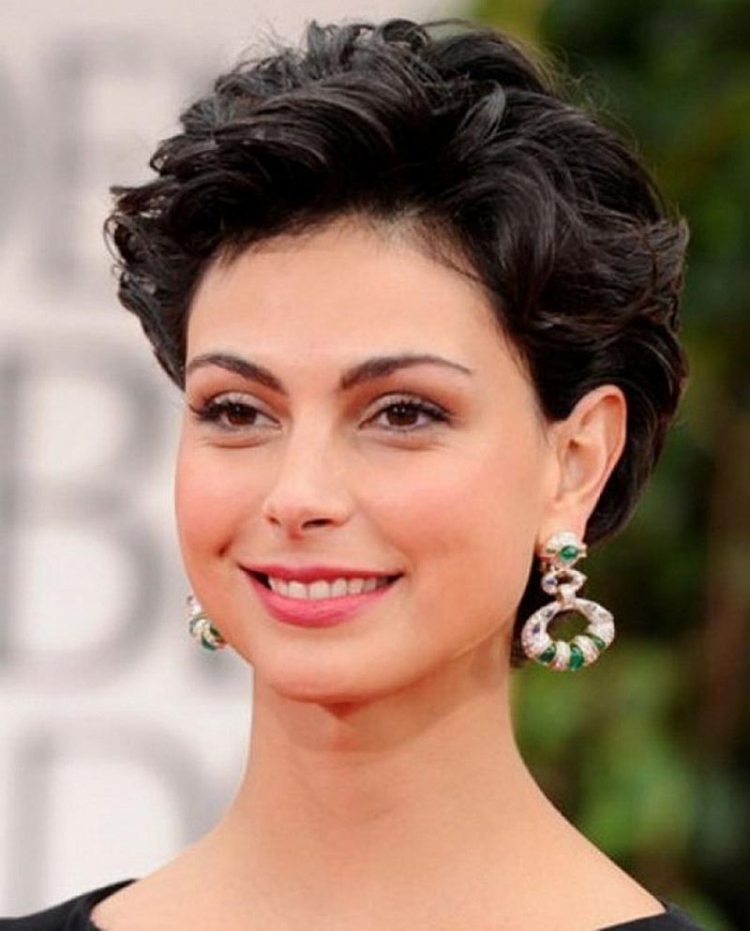 Стрижка Гарсон на волнистые волосы