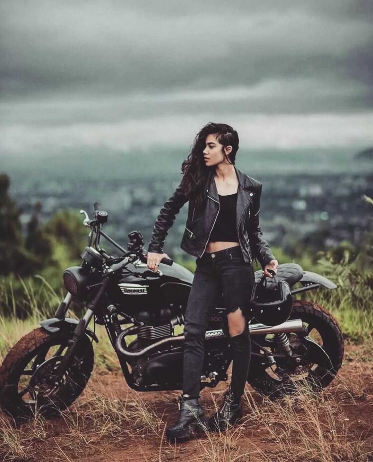 Ксения байкерша