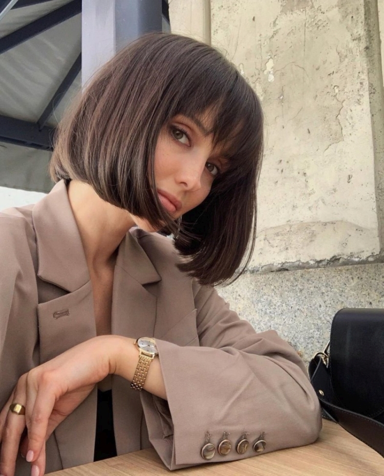 Темный Боб каре с челкой