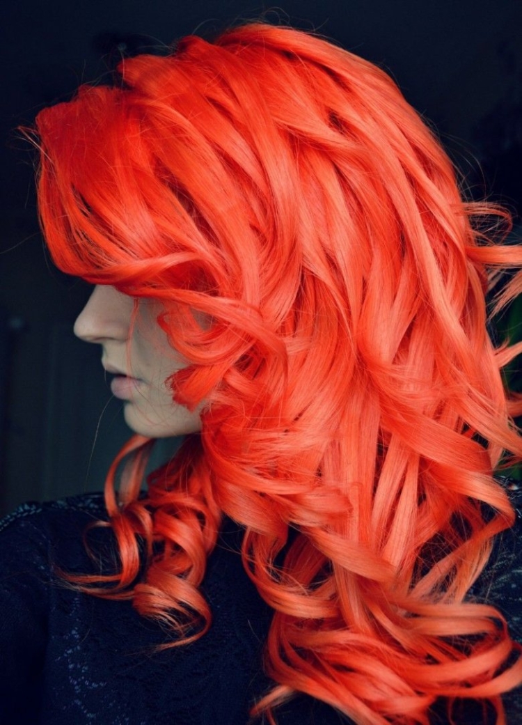 Ярко-оранжевый цвет волос