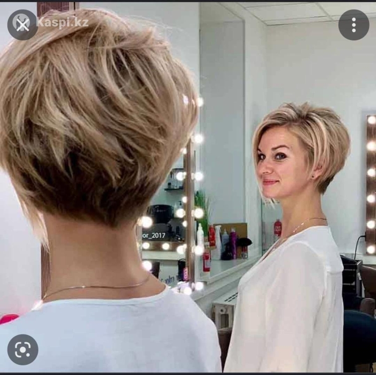 Стрижка Боб на короткие волосы для женщин за 40 сзади