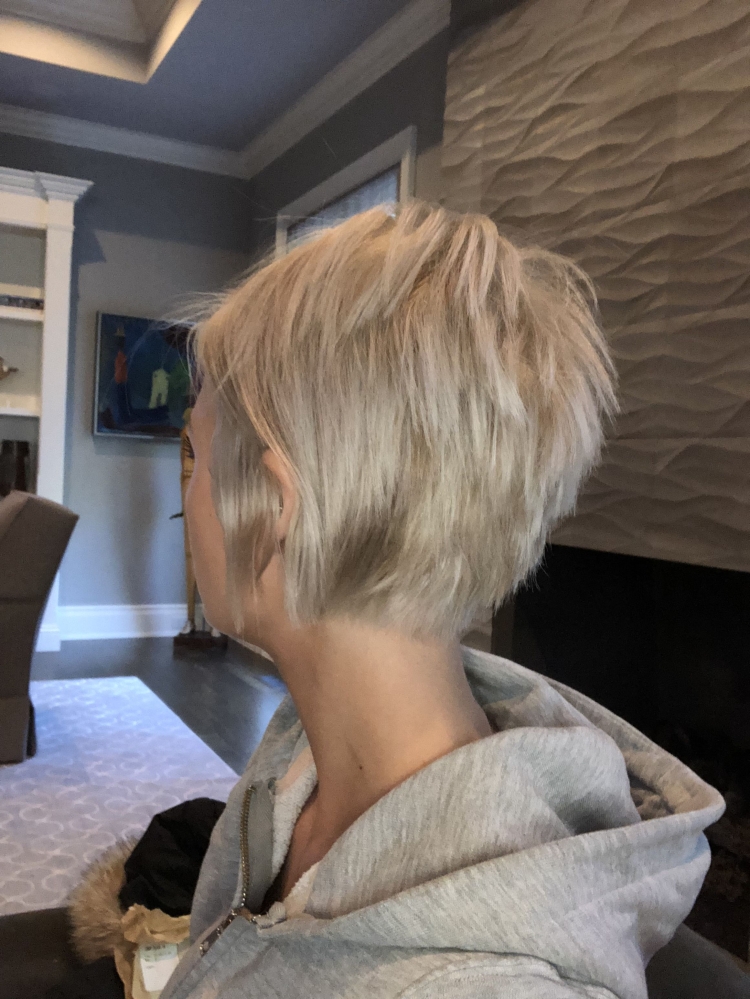 Стрижка Пикси-Боб на короткие волосы блонд