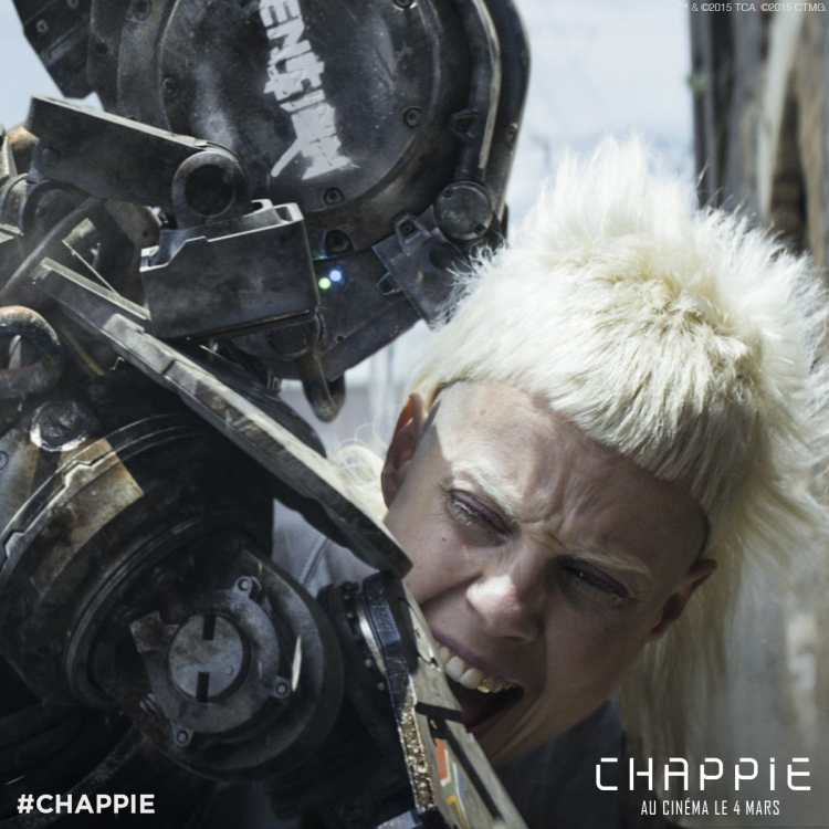 Робот Чаппи актриса