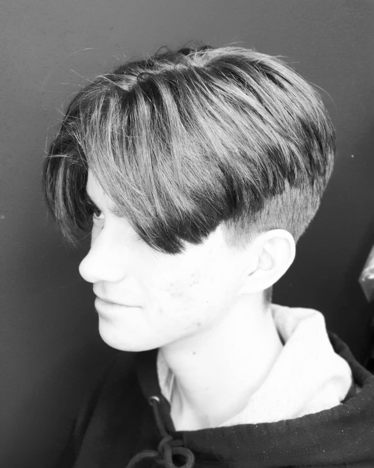 Кертейнс стрижка