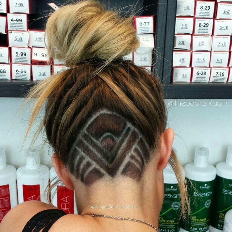 Женские стрижки с рисунком узорами и полосками