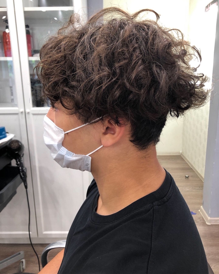 Мужская стрижка горшок на волнистые волосы