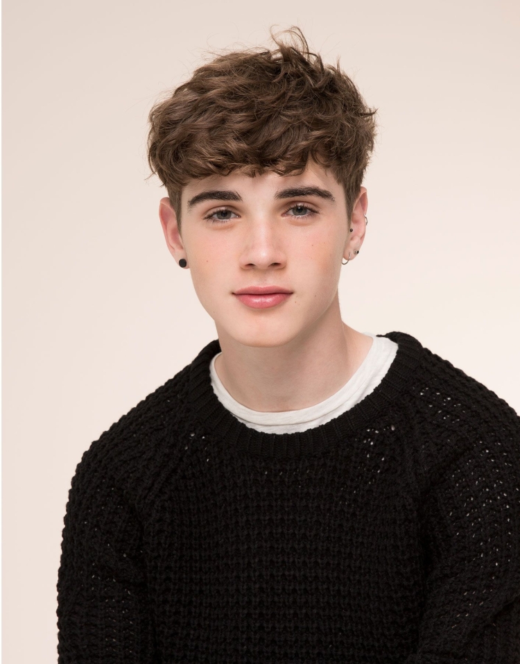 Короткая стрижка для кудрявых мальчиков