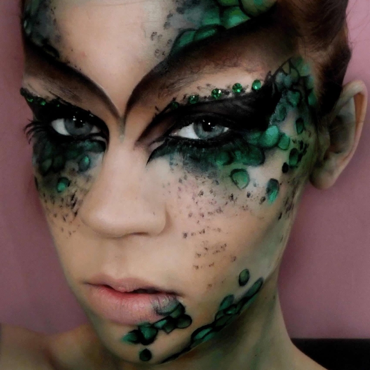 Макияж змеи