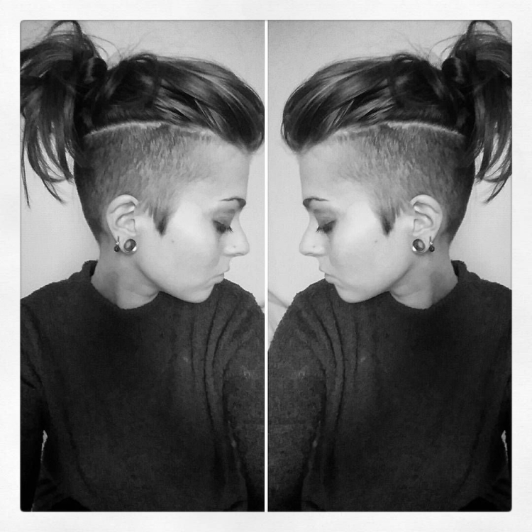 Стрижки с выбритыми висками и затылком с хвостиком