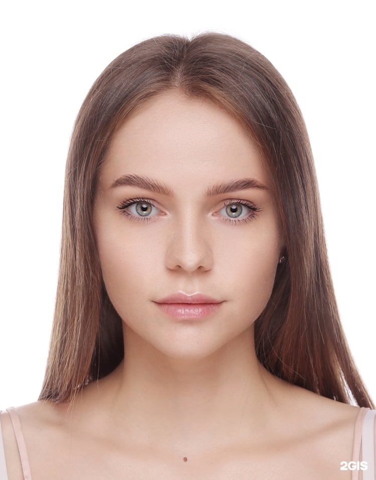 Женское лицо анфас