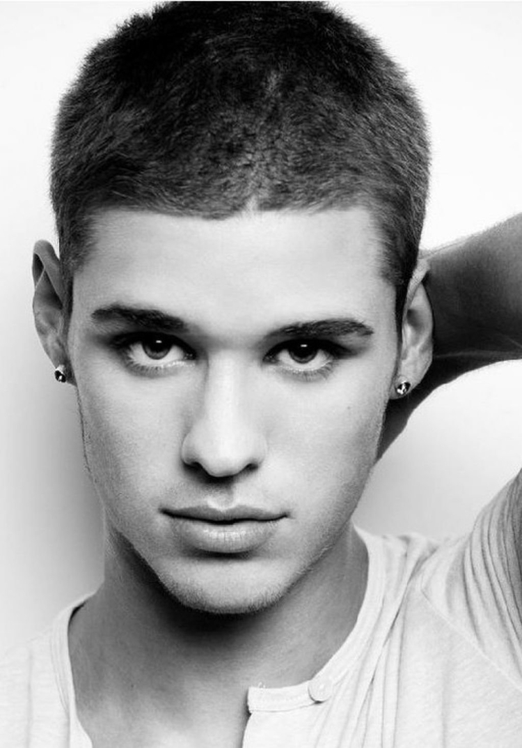 Мужские Стрижкина оаально лицо