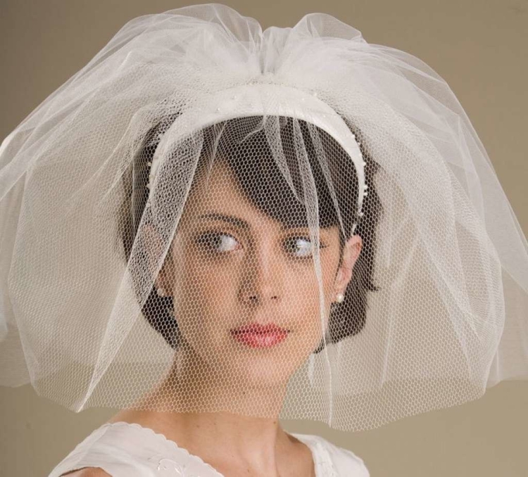 Фата короткая пышная