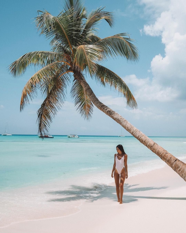 Пляж пальмы люди