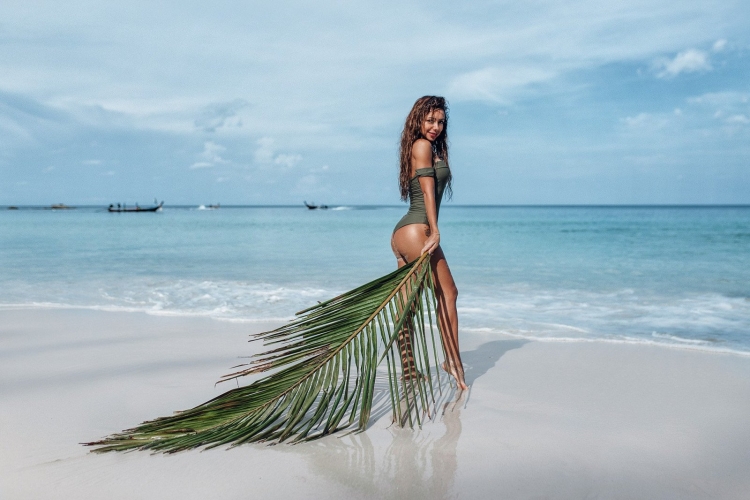 Девушка на Мальдивах