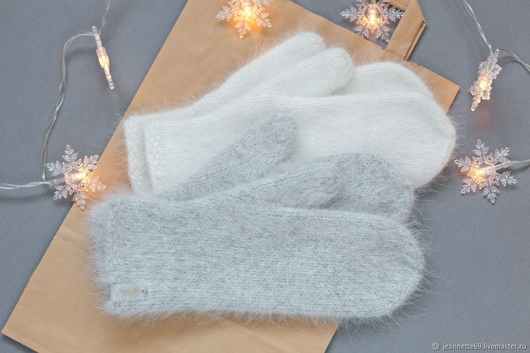 Варежки белые пушистые