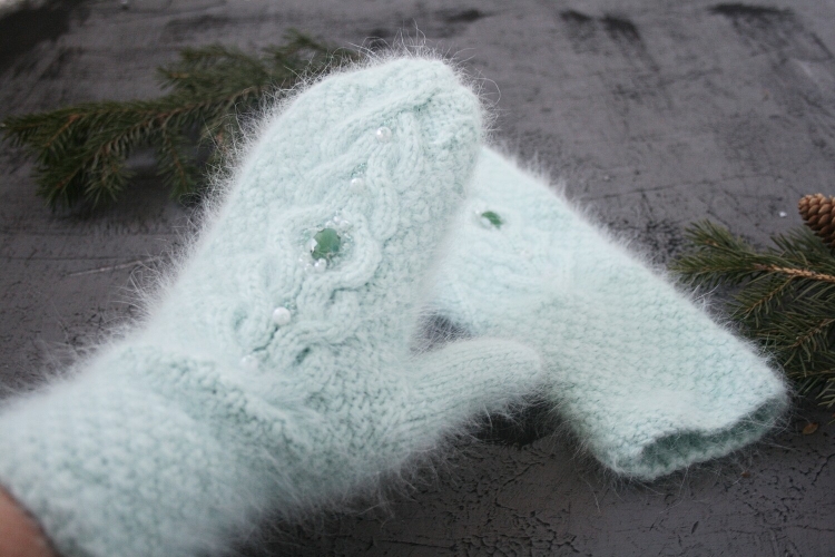 Варежки из пуховой пряжи