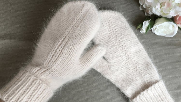 Варежки из пуха норки с анатомическим пальцем