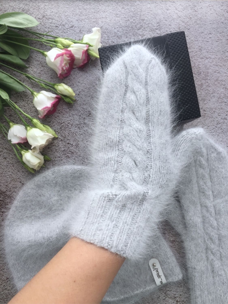 Пушистые варежки