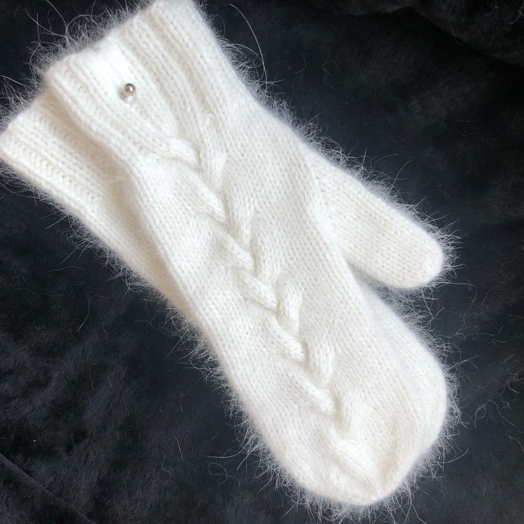 Варежки с косами