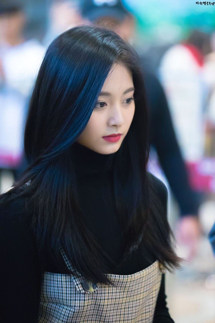 Твайс Цзыюй причёски