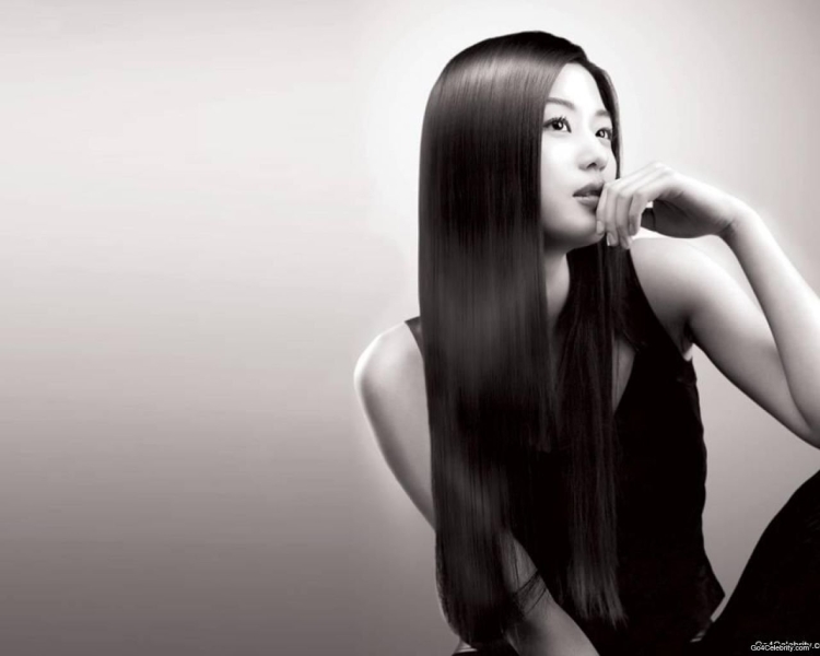 Азиатка с красивыми волосами