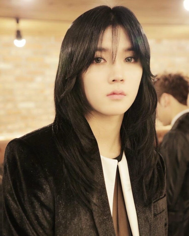 РЕН НЬЮИСТ С длинными волосами