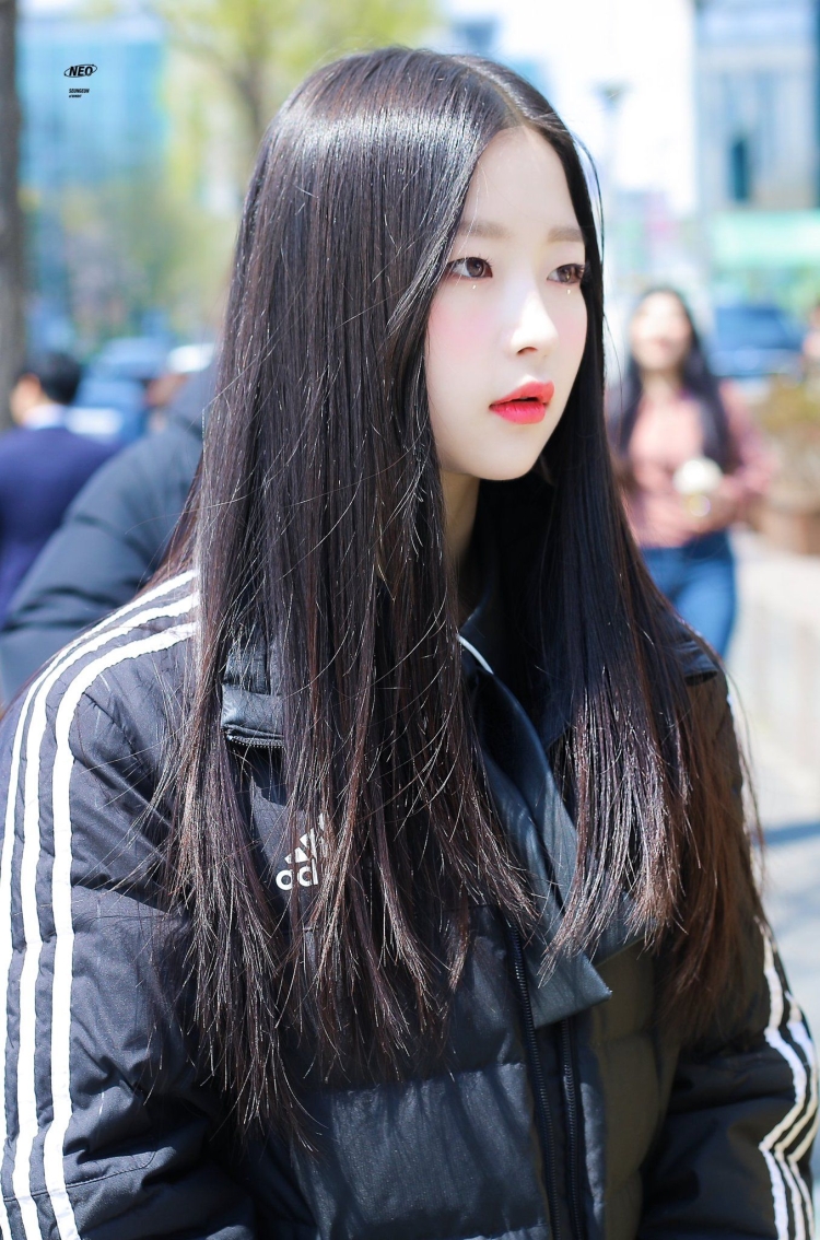 Азиаты с черными волосами