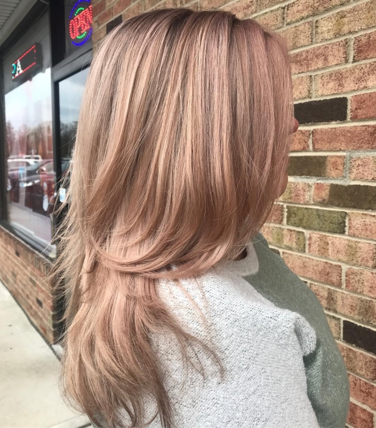 Прическа Каскад 2022