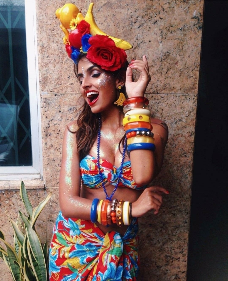 Кубинский костюм женский