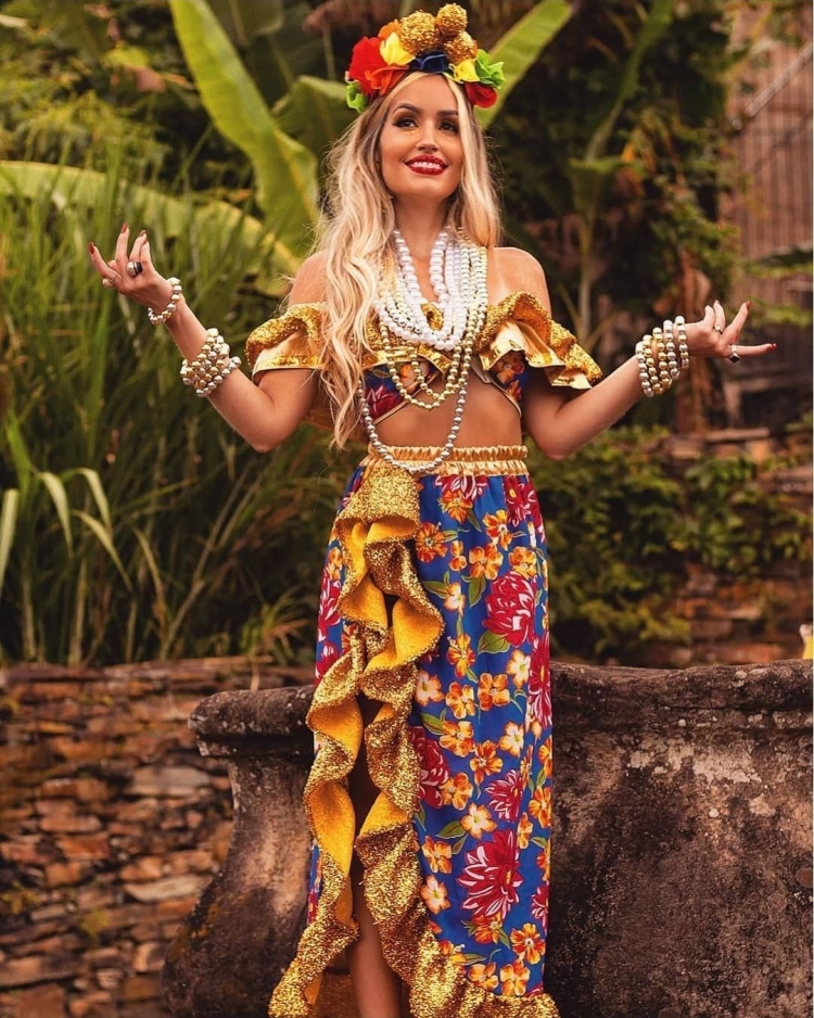 Костюм в гавайском стиле