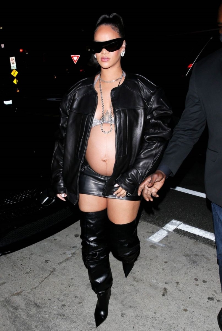 Беременная Рианна