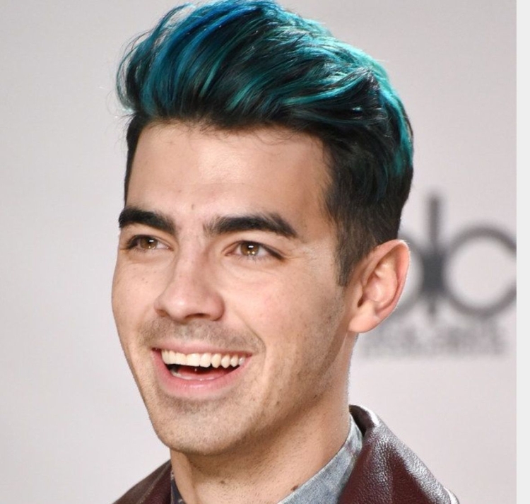 Джо Джонас покрасил волосы